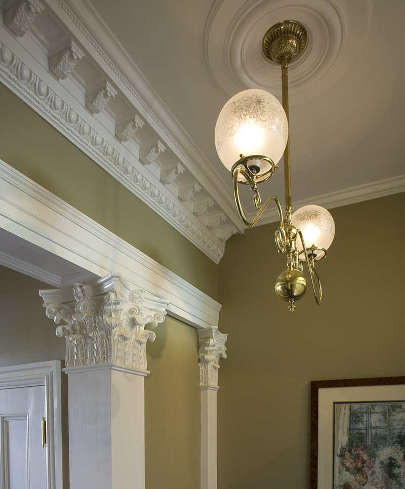 Boston Townhouse detail: Corinthian pilasters and cornice